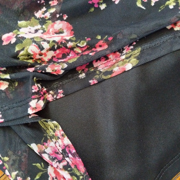 Sheer Floral Top - Picture 5 of 5